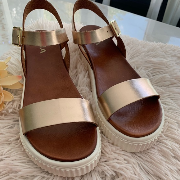 MIA Shoes - NEW MIA Leanna Gold Platform Sandals | Size 8.5